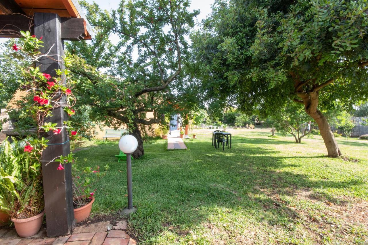 Bed and Breakfast Is Cuccus Masainas Exterior foto