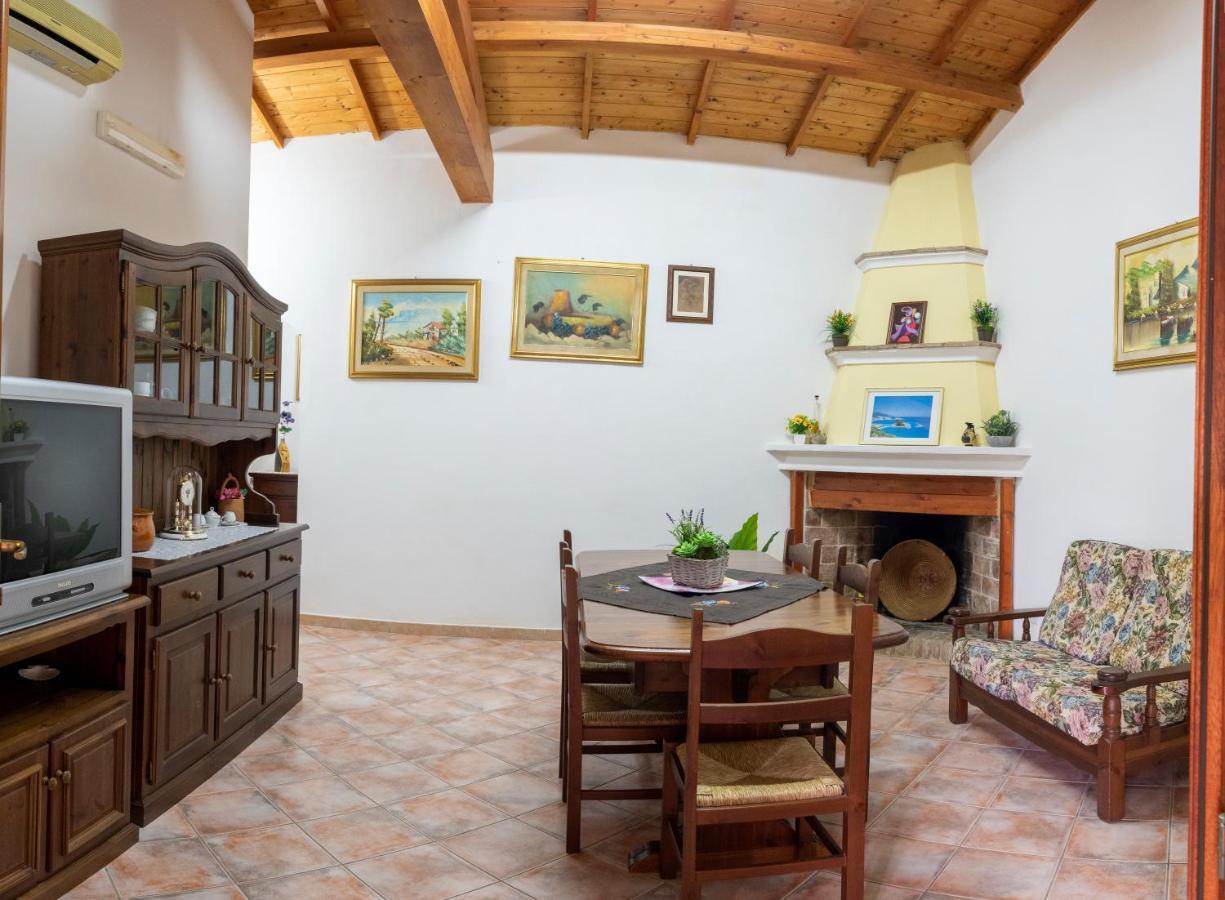 Bed and Breakfast Is Cuccus Masainas Exterior foto