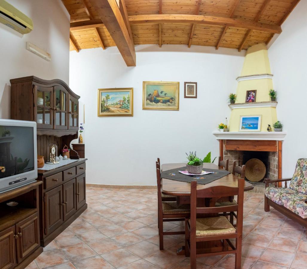 Bed and Breakfast Is Cuccus Masainas Exterior foto