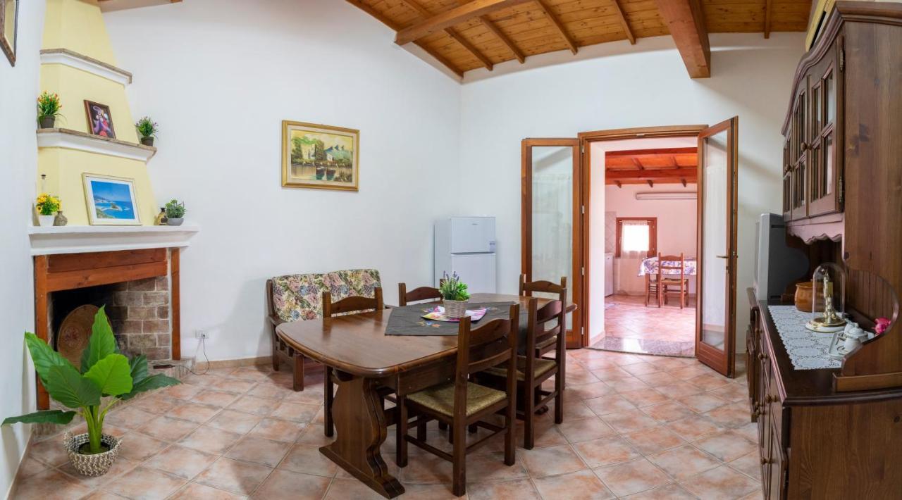 Bed and Breakfast Is Cuccus Masainas Exterior foto